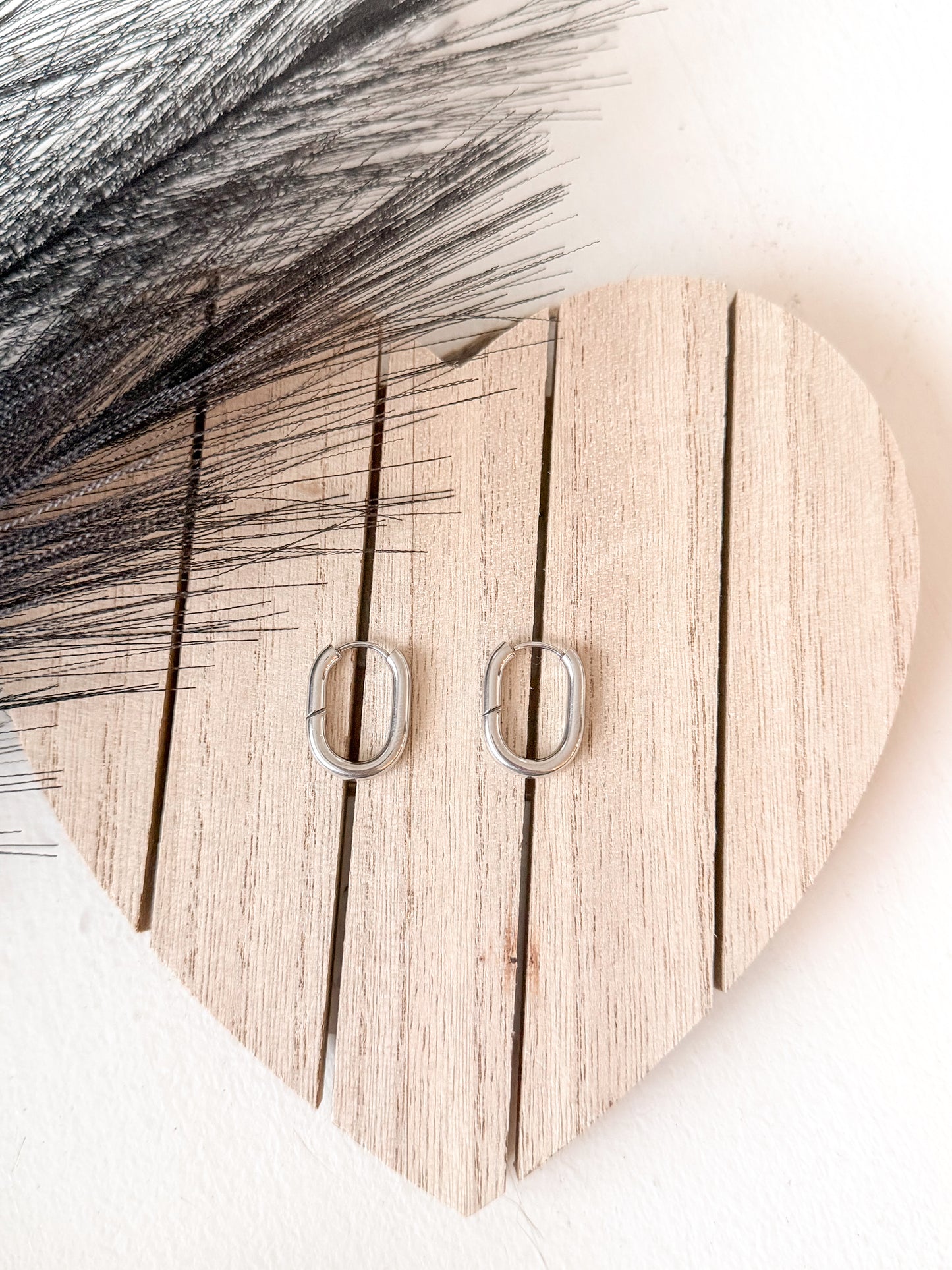 Pretty Please Oval Hoops