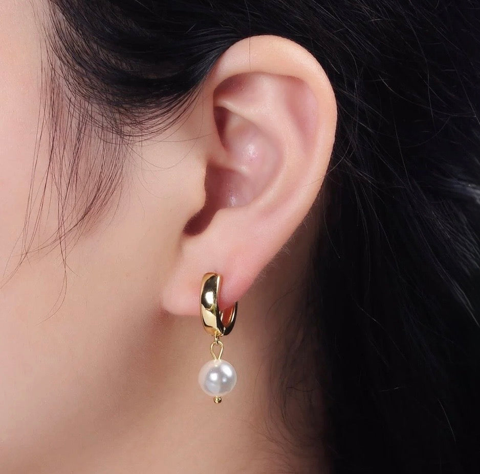 Pearl Next Door Earrings
