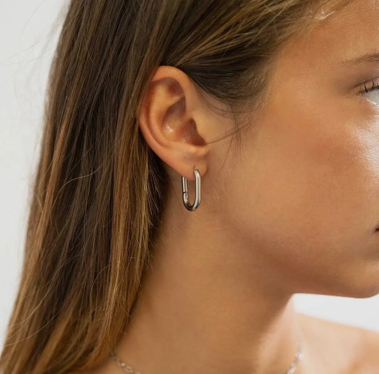 Pretty Please Oval Hoops